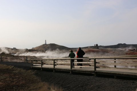 Gestir við Gunnuhver á Reykjanesi